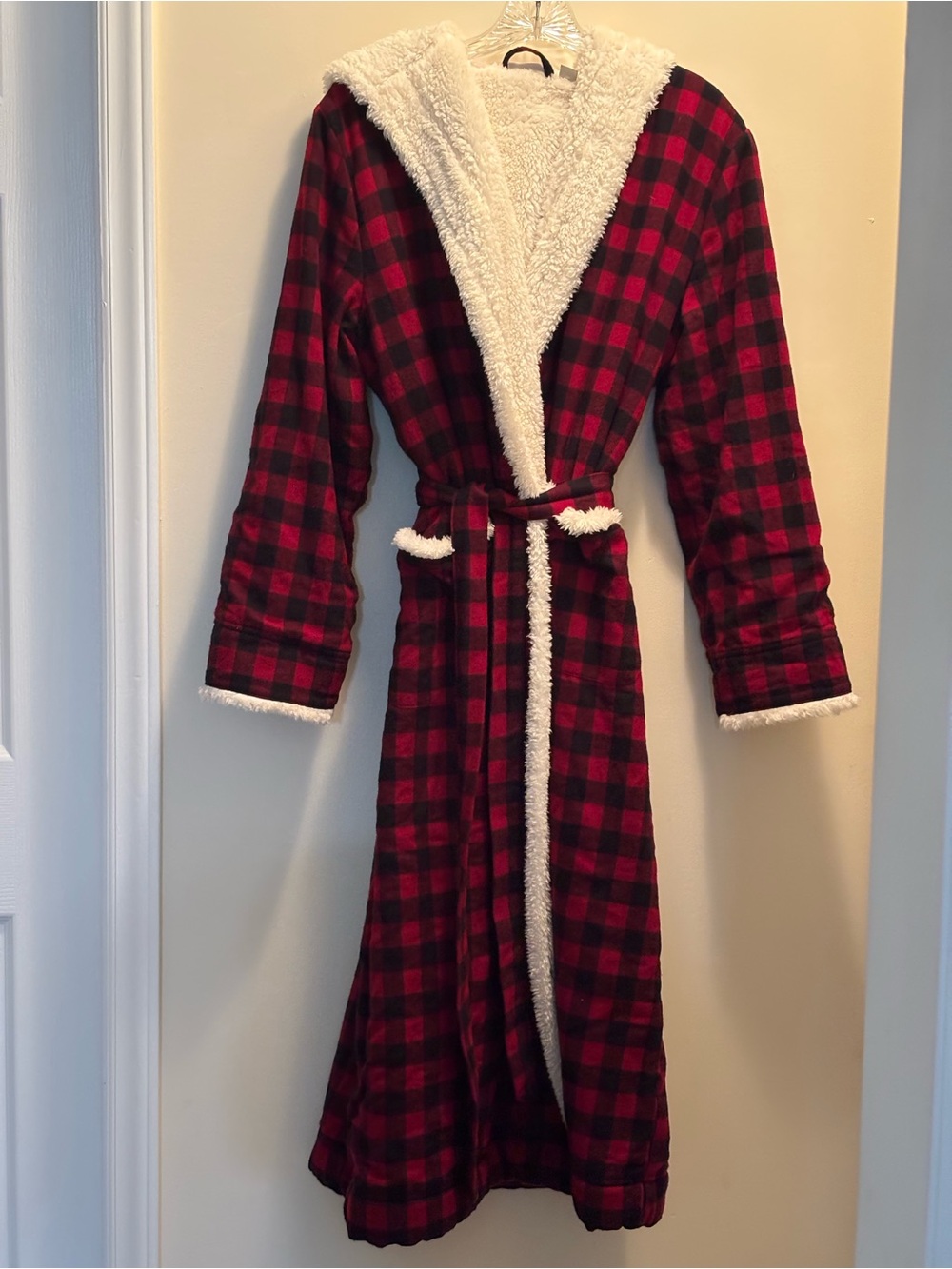 NWOT LL Bean Women’s Red/Black Long Sleeve Flannel Sherpa  Lined With Tie Robe